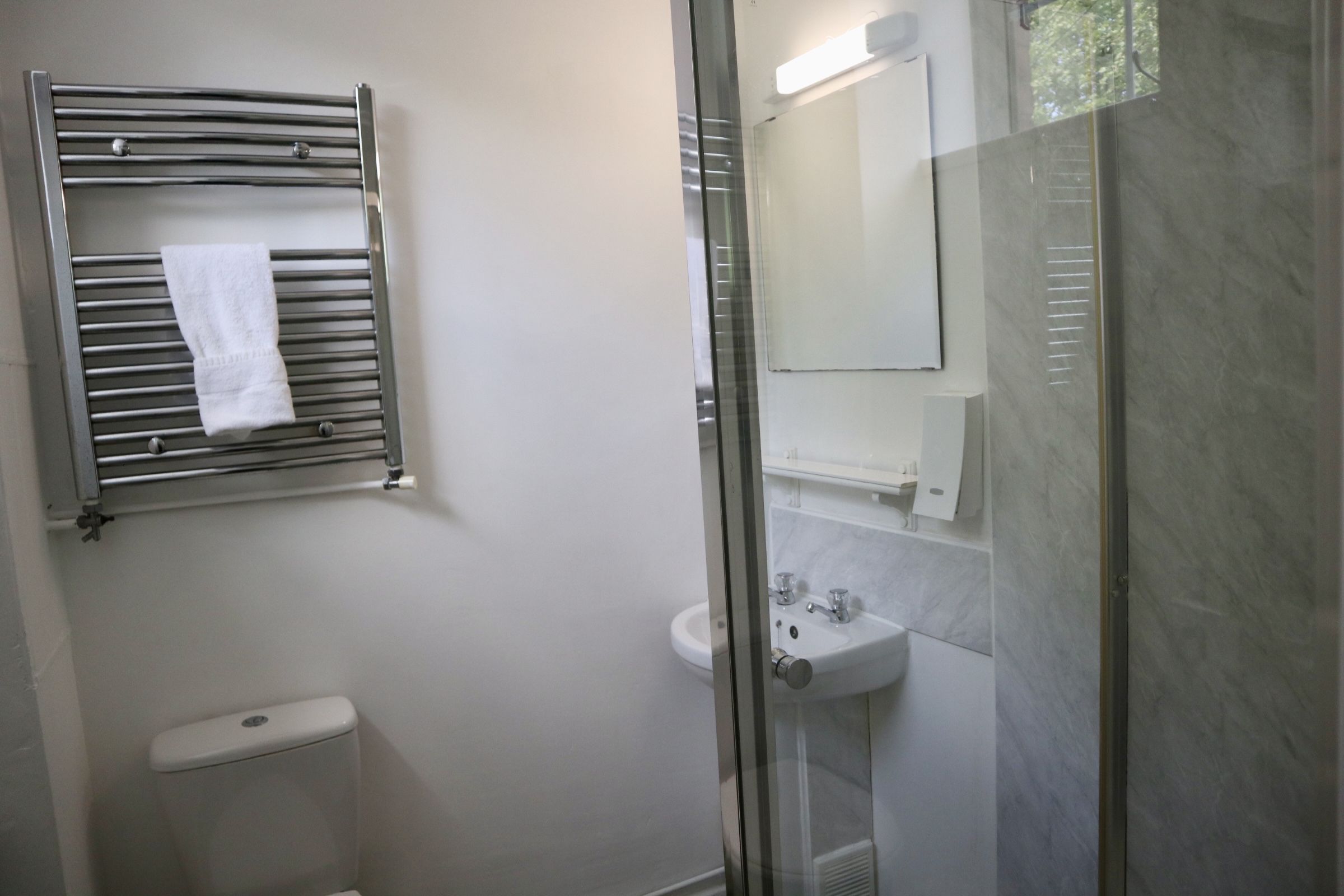 King Ensuite Room thumbnail 2